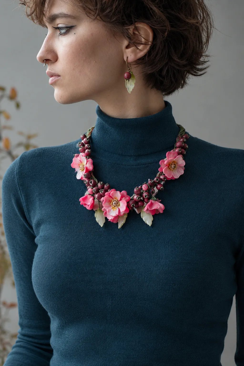 Колье «Шиповник» ручной работы из полимерной глины / Handmade Wild Rose & Berry Statement Necklace 1