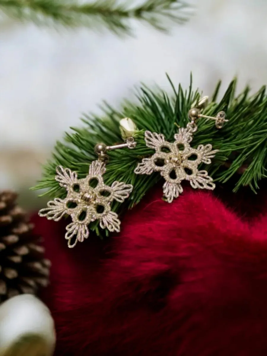 "Silver Snowflakes" Tatted Lace Earrings 2