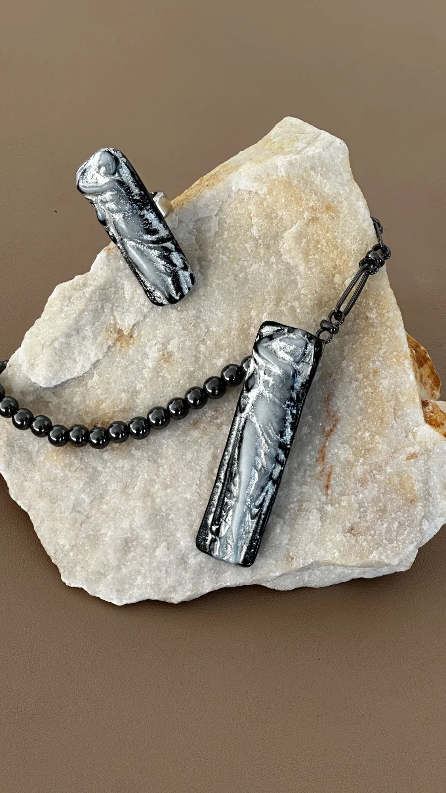 Monochrome Resin Jewelry Set 1